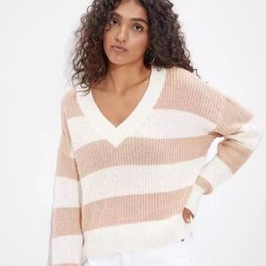 American Eagle Outfitters V-Neck Sweater - Cream and Tan